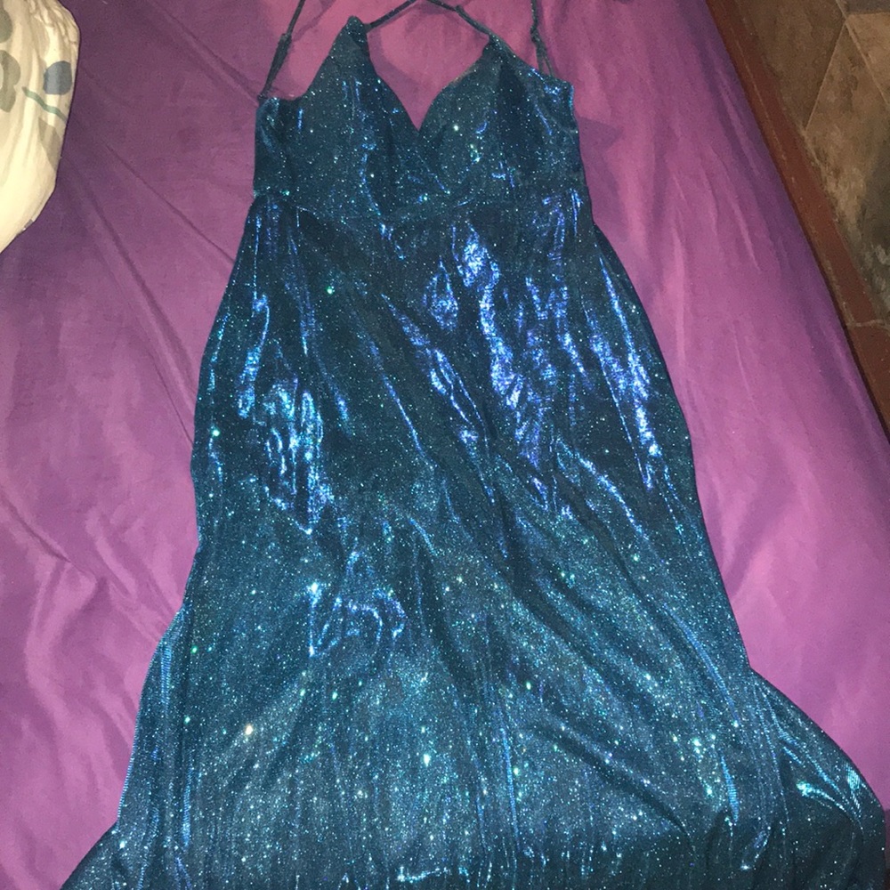 PROM DRESS - Picture 2 of 7